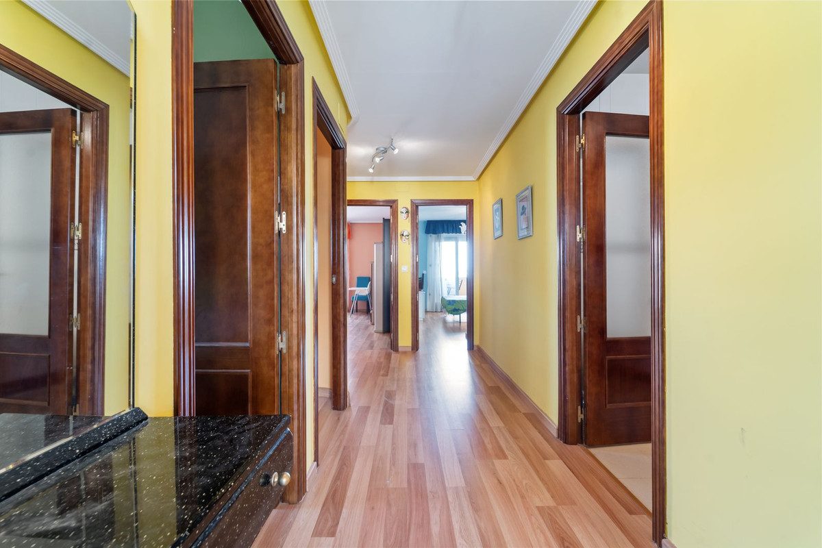 Middle Floor Apartment in Fuengirola, Costa del Sol – 3 beds – 480000 € - photo 20 of 29