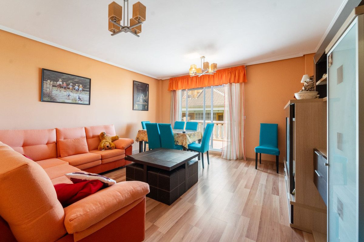 Middle Floor Apartment in Fuengirola, Costa del Sol – 3 beds – 480000 € - photo 24 of 29