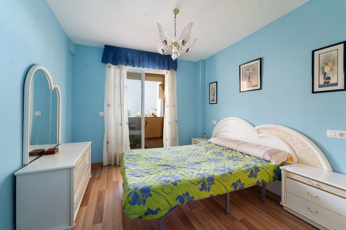 Middle Floor Apartment in Fuengirola, Costa del Sol – 3 beds – 480000 € - photo 26 of 29