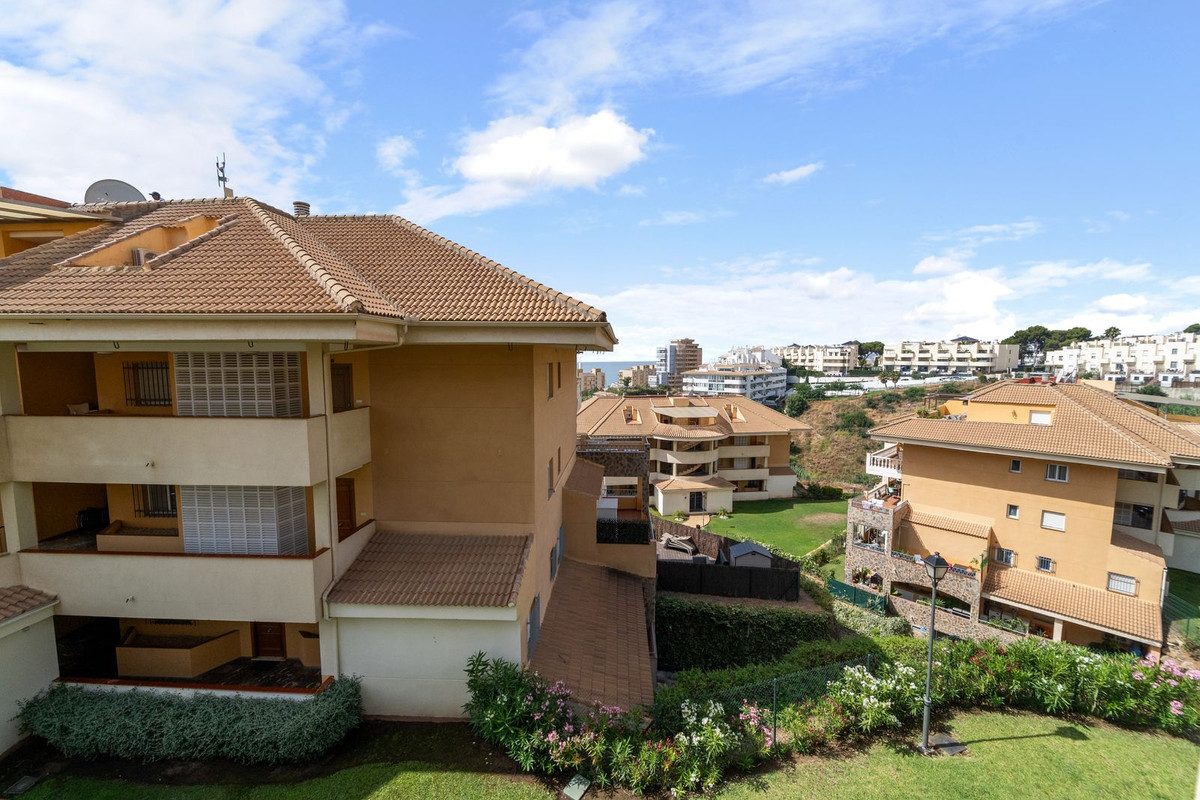 Middle Floor Apartment in Fuengirola, Costa del Sol – 3 beds – 480000 € - photo 27 of 29