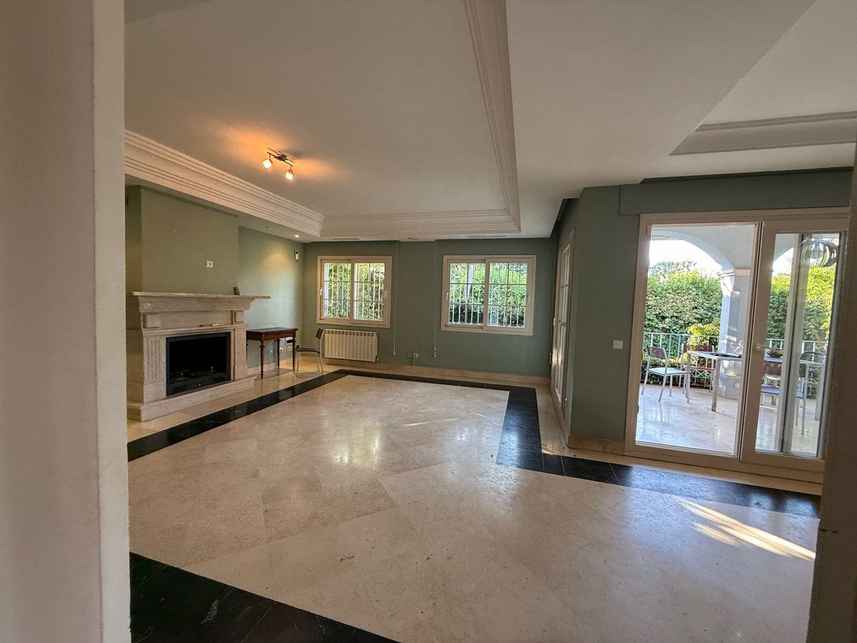 Detached Villa in Torremolinos, Costa del Sol – 5 beds – 1800000 € - photo 11 of 15
