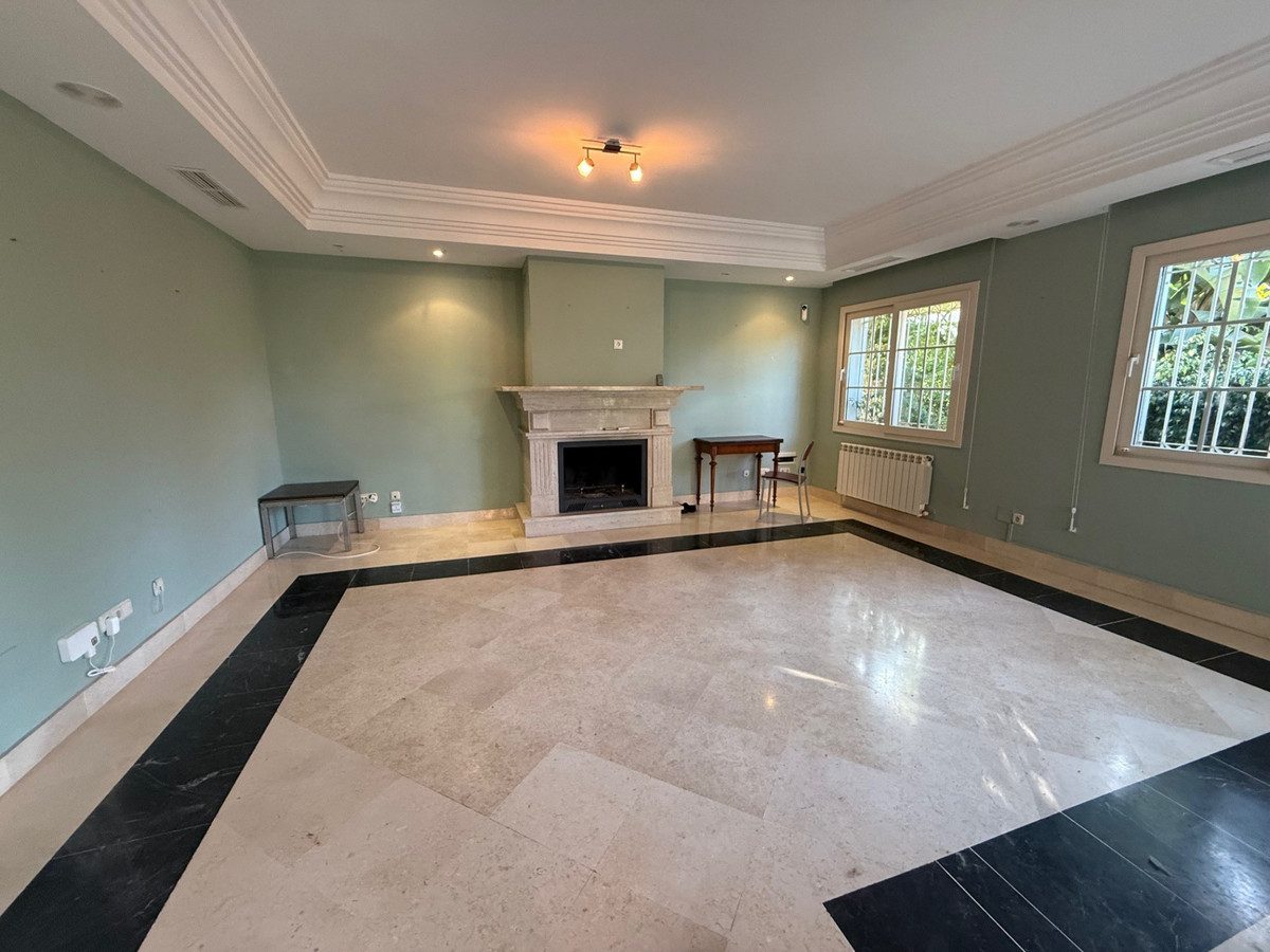 Detached Villa in Torremolinos, Costa del Sol – 5 beds – 1800000 € - photo 13 of 15