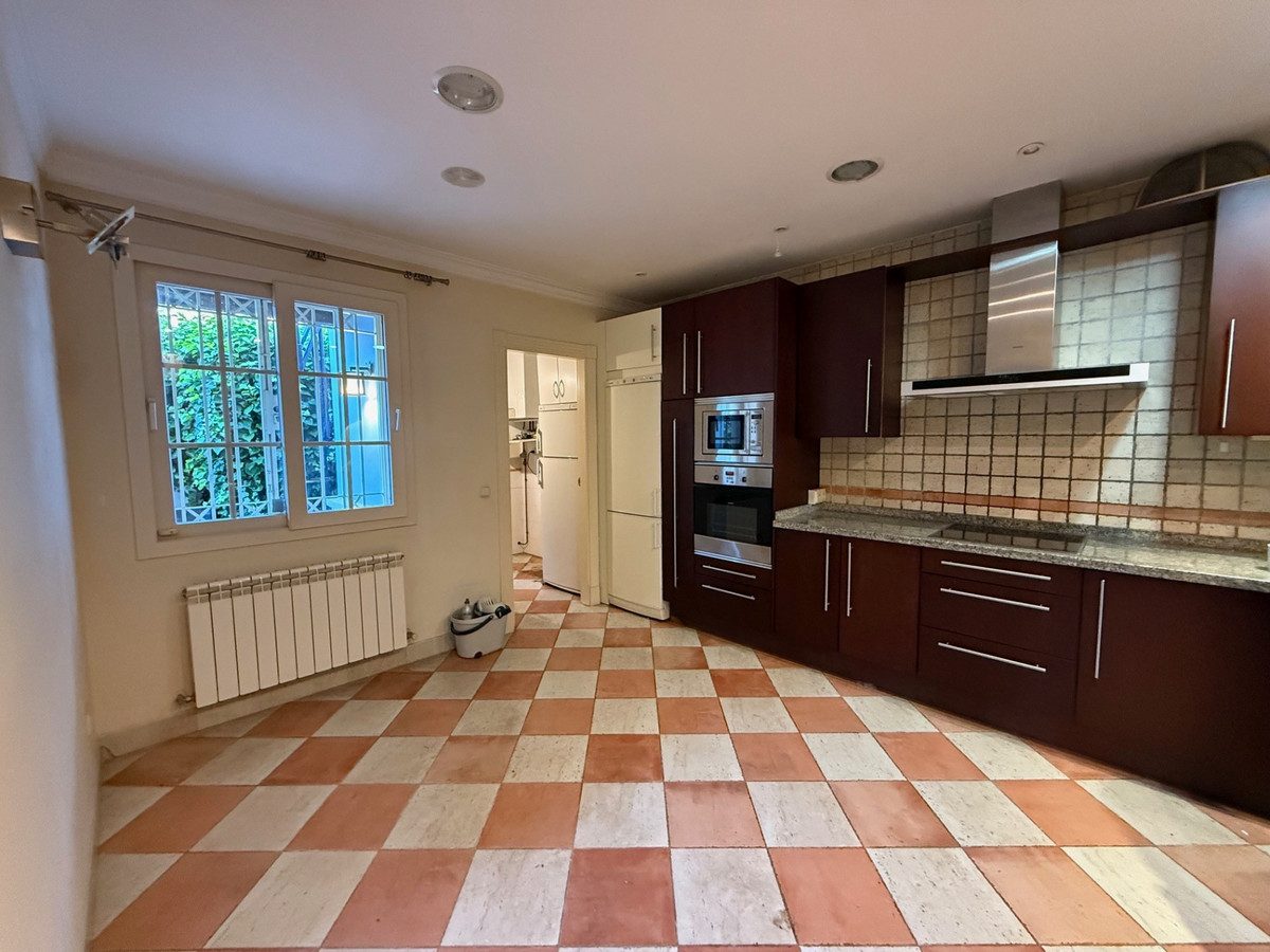 Detached Villa in Torremolinos, Costa del Sol – 5 beds – 1800000 € - photo 14 of 15