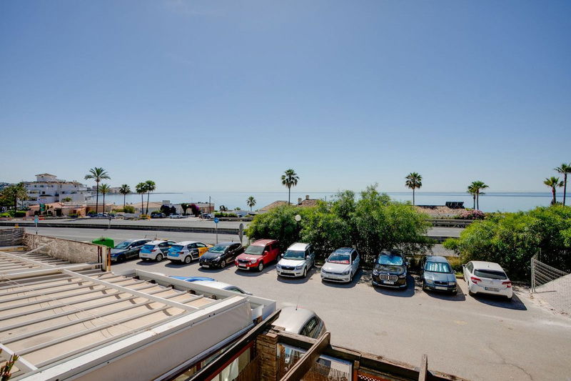 Top Floor Apartment in Estepona, Costa del Sol – 2 beds – 265000 €