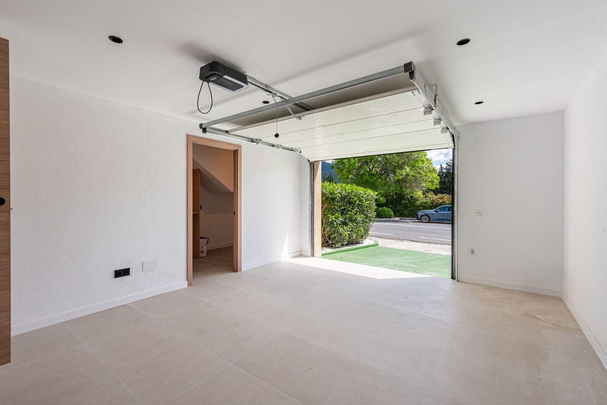 Townhouse in Marbella, Costa del Sol – 4 beds – 899000 € - photo 27 of 30