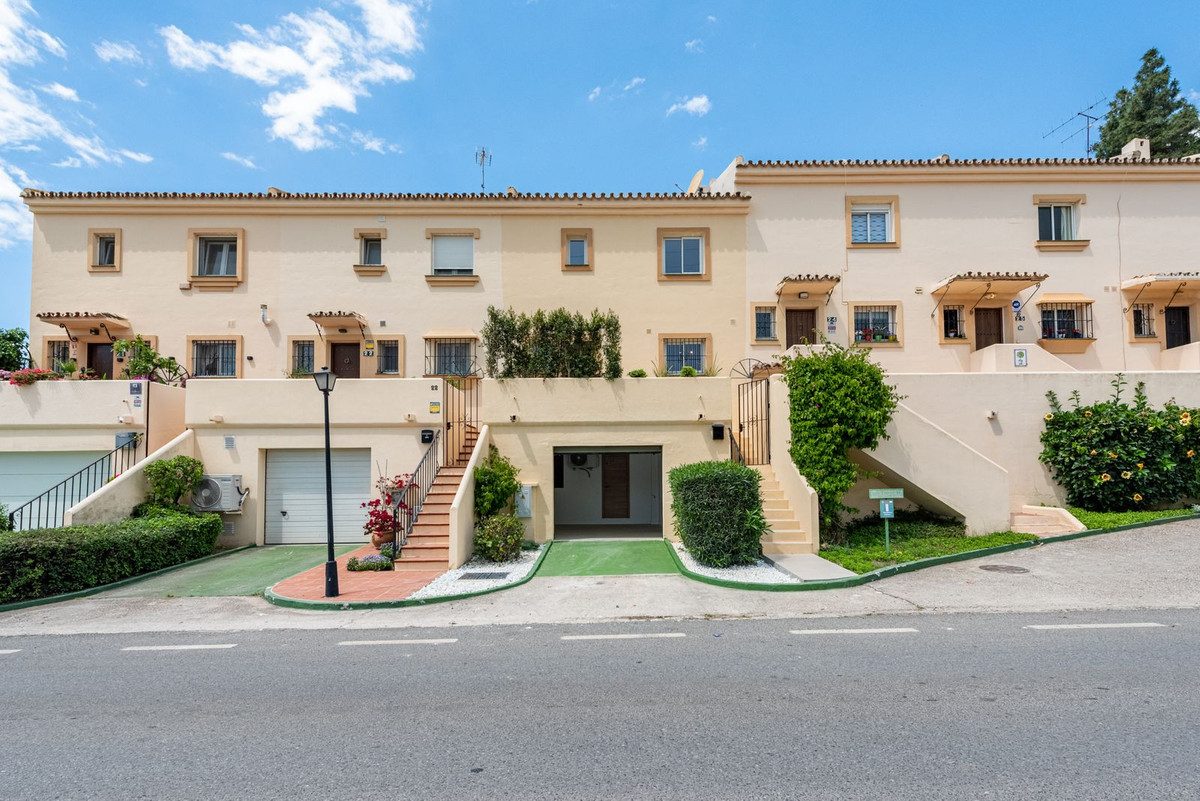 Townhouse in Marbella, Costa del Sol – 4 beds – 899000 € - photo 29 of 30