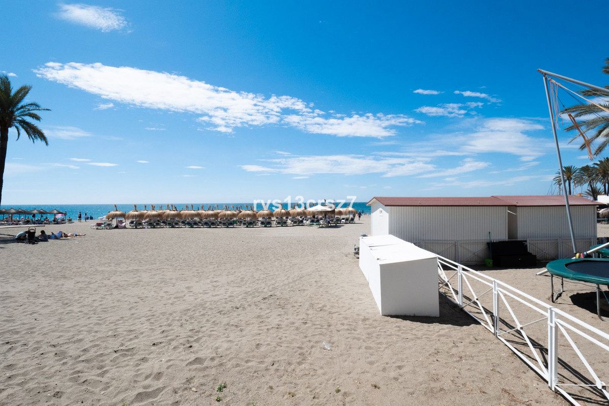 Middle Floor Apartment in Marbella, Costa del Sol – 2 beds – 649000 € - photo 23 of 25