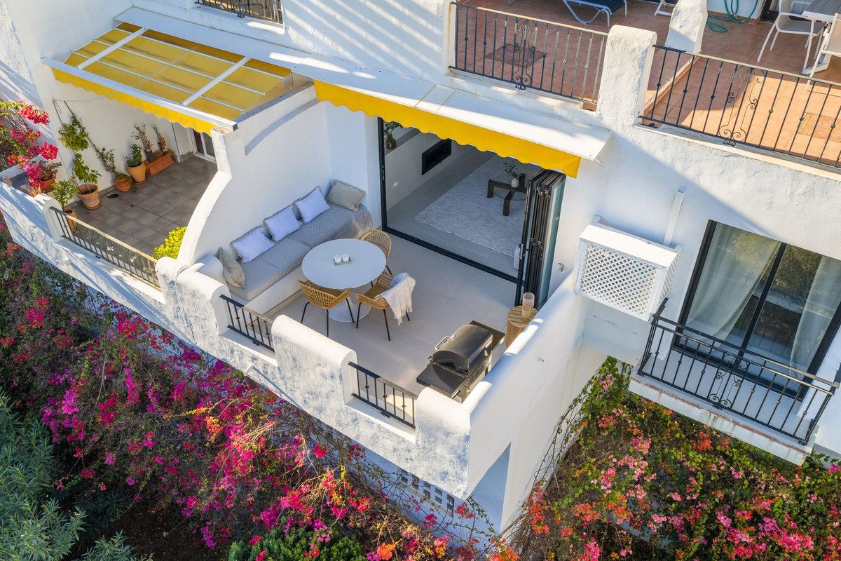 Middle Floor Apartment in Benahavís, Costa del Sol – 3 beds – 599000 € - photo 15 of 18