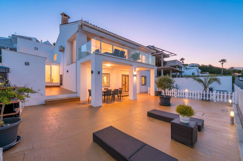Detached Villa in Estepona, Costa del Sol – 5 beds – 830000 €