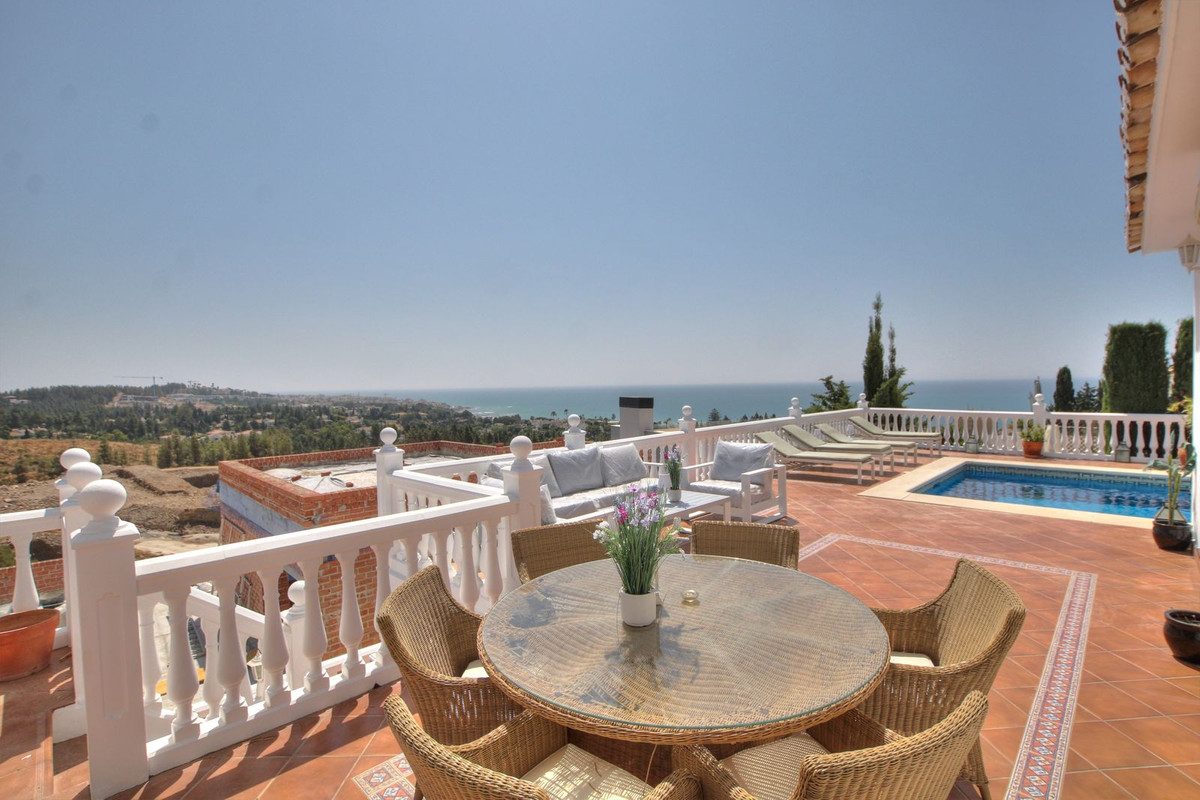 Detached Villa in Mijas, Costa del Sol – 4 beds – 995000 € - photo 2 of 26