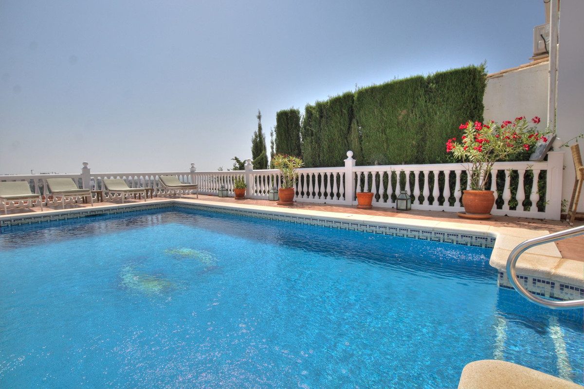 Detached Villa in Mijas, Costa del Sol – 4 beds – 995000 € - photo 4 of 26