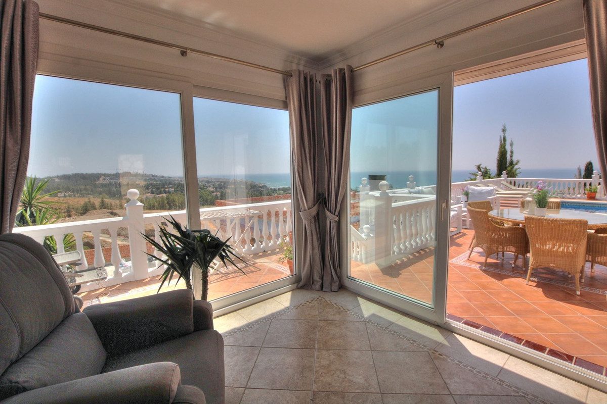 Detached Villa in Mijas, Costa del Sol – 4 beds – 995000 € - photo 7 of 26