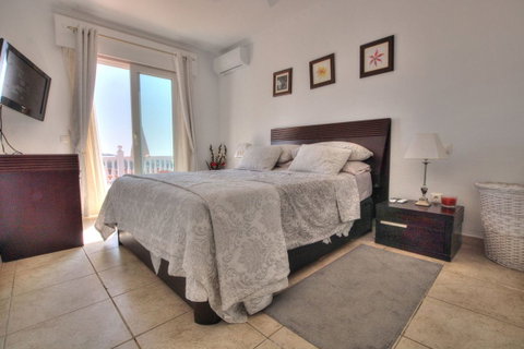 Detached Villa in Mijas, Costa del Sol – 4 beds – 995000 € - photo 13 of 26