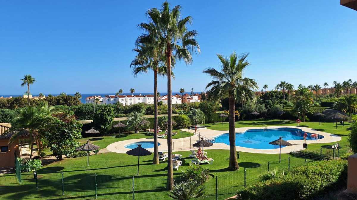 Middle Floor Apartment in Torremolinos, Costa del Sol – 2 beds – 350000 € - photo 1 of 25