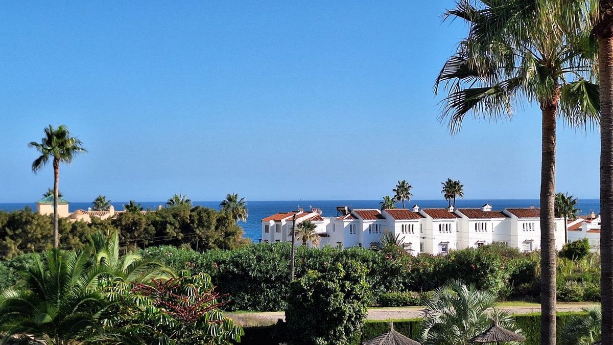 Middle Floor Apartment in Torremolinos, Costa del Sol – 2 beds – 350000 € - photo 2 of 25