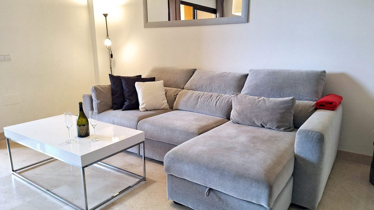 Middle Floor Apartment in Torremolinos, Costa del Sol – 2 beds – 350000 € - photo 12 of 25