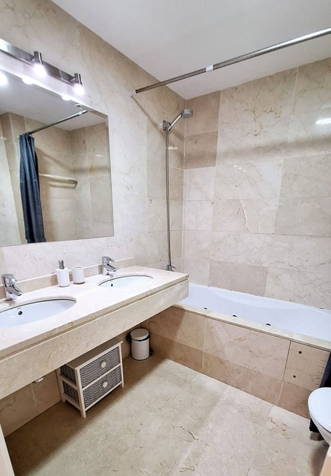 Middle Floor Apartment in Torremolinos, Costa del Sol – 2 beds – 350000 € - photo 14 of 25