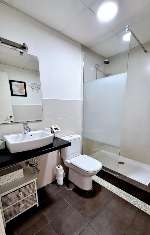 Middle Floor Apartment in Torremolinos, Costa del Sol – 2 beds – 350000 € - photo 15 of 25