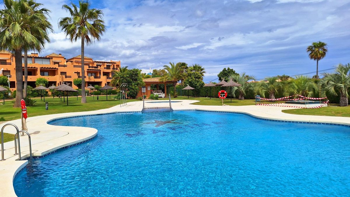 Middle Floor Apartment in Torremolinos, Costa del Sol – 2 beds – 350000 € - photo 20 of 25