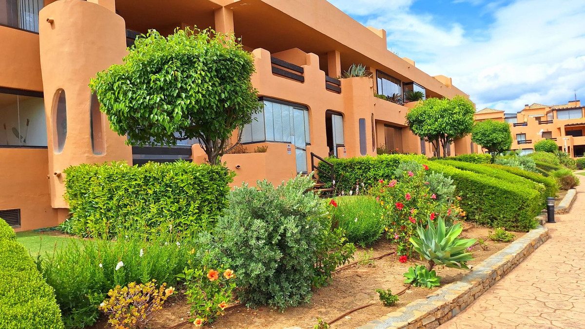 Middle Floor Apartment in Torremolinos, Costa del Sol – 2 beds – 350000 € - photo 23 of 25