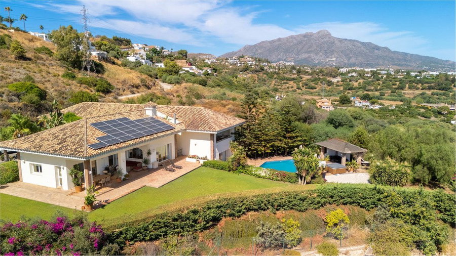 Detached Villa in Benahavís, Costa del Sol – 5 beds – 5250000 € - photo 1 of 56