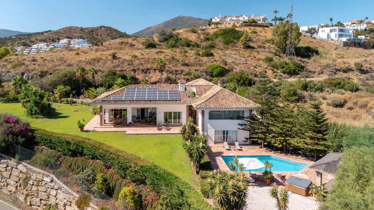 Detached Villa in Benahavís, Costa del Sol – 5 beds – 5250000 € - photo 2 of 56