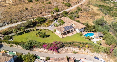 Detached Villa in Benahavís, Costa del Sol – 5 beds – 5250000 € - photo 3 of 56