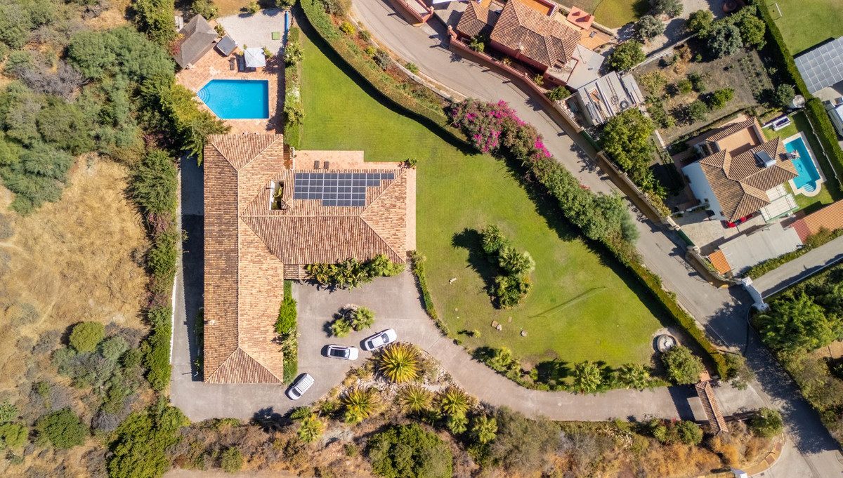 Detached Villa in Benahavís, Costa del Sol – 5 beds – 5250000 € - photo 6 of 56