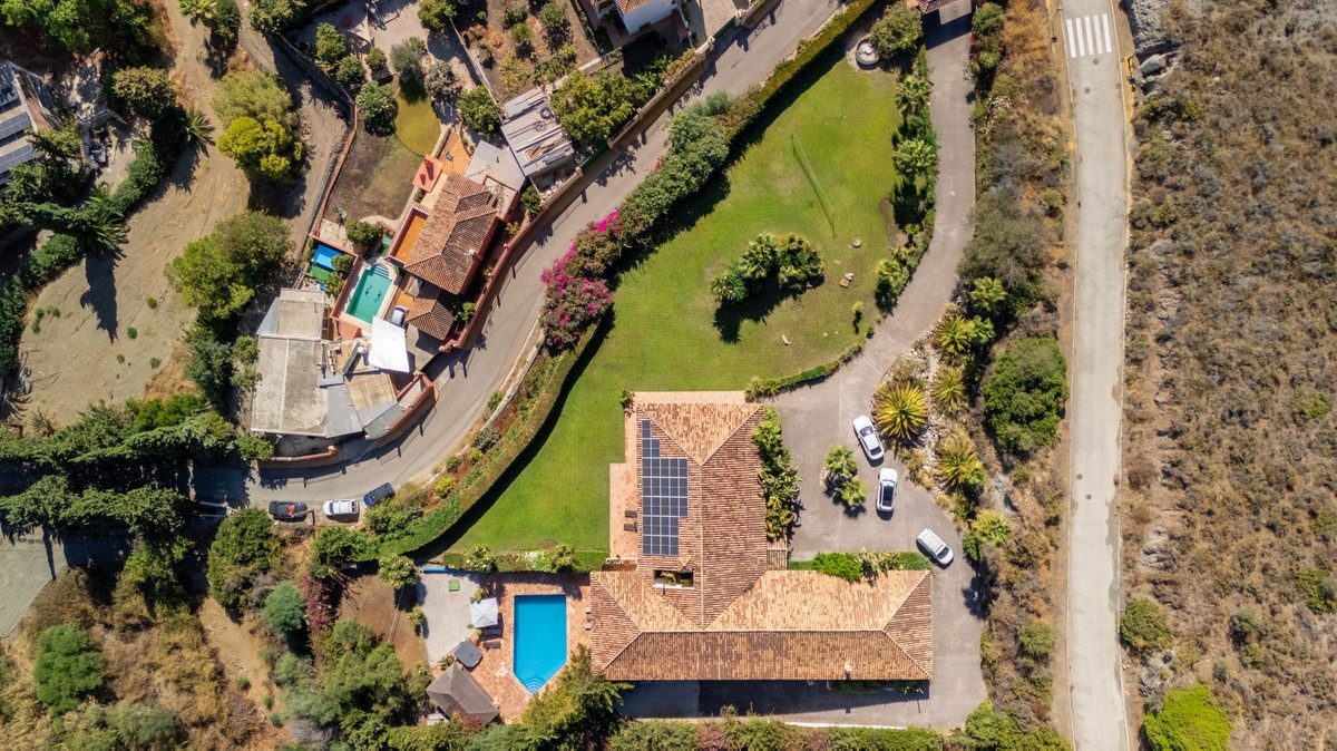 Detached Villa in Benahavís, Costa del Sol – 5 beds – 5250000 € - photo 10 of 56