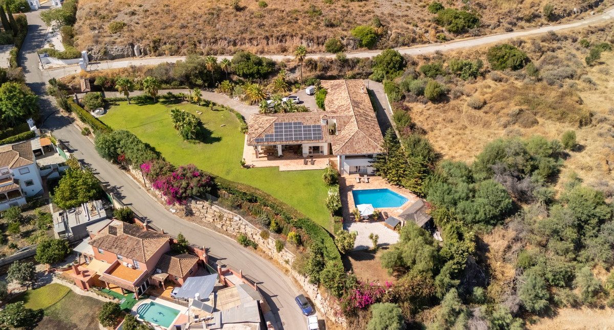 Detached Villa in Benahavís, Costa del Sol – 5 beds – 5250000 € - photo 11 of 56