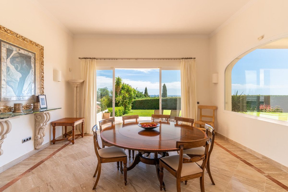 Detached Villa in Benahavís, Costa del Sol – 5 beds – 5250000 € - photo 14 of 56