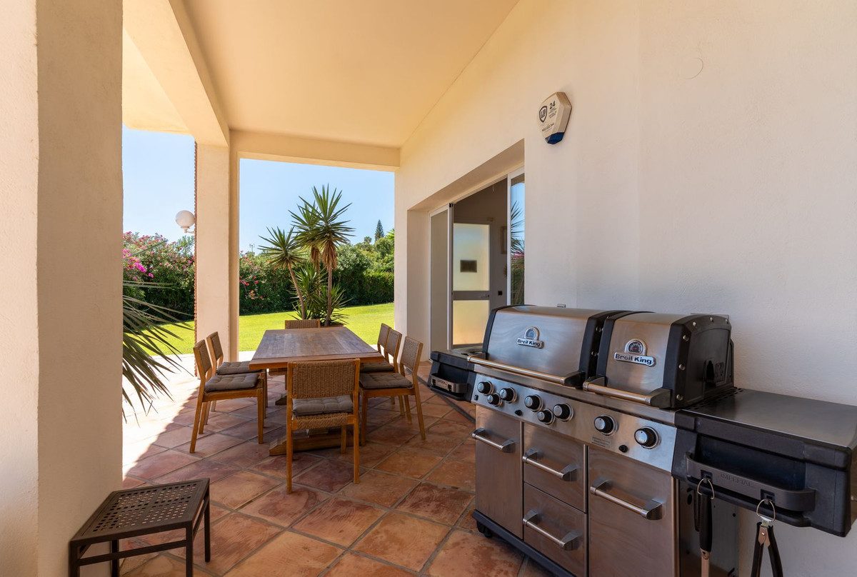 Detached Villa in Benahavís, Costa del Sol – 5 beds – 5250000 € - photo 20 of 56