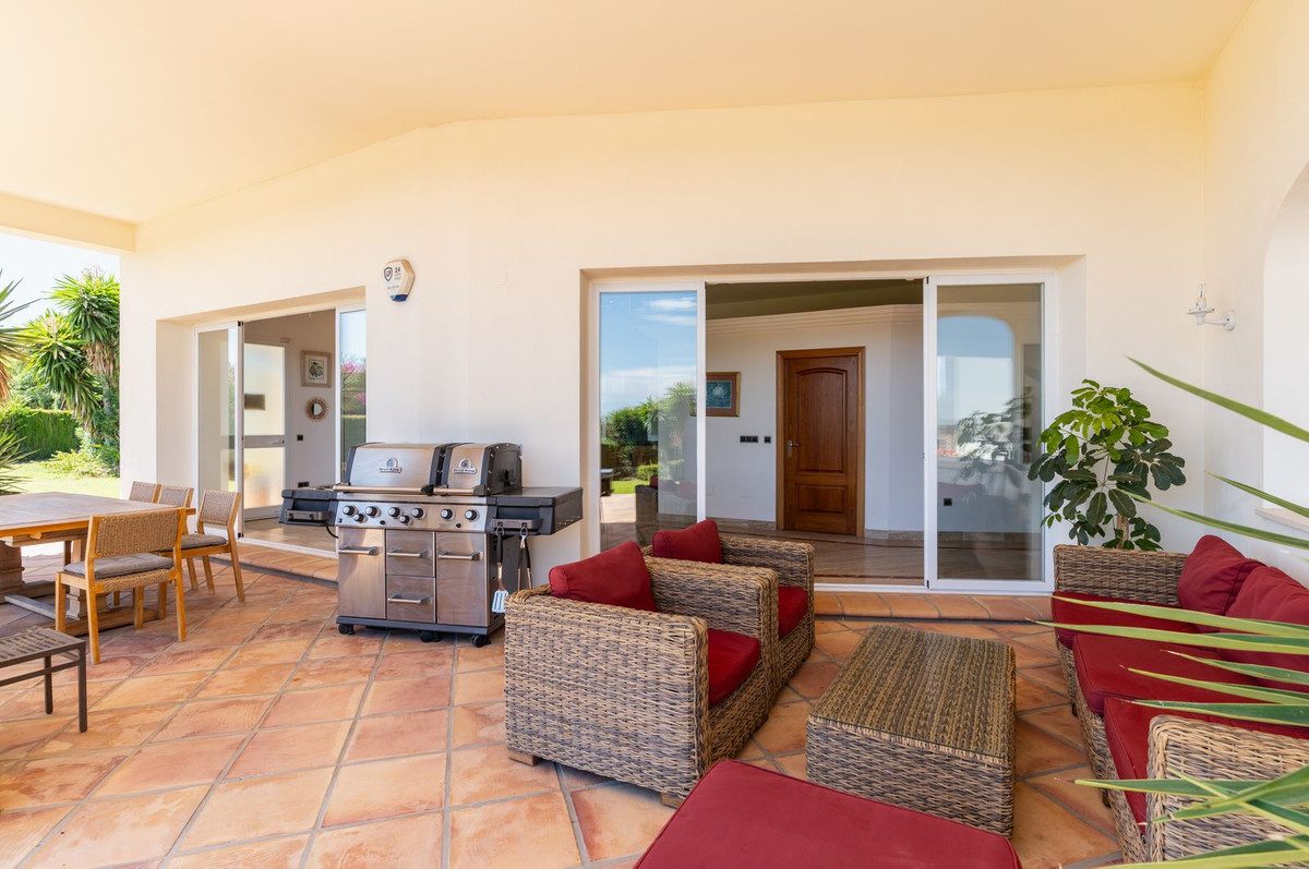 Detached Villa in Benahavís, Costa del Sol – 5 beds – 5250000 € - photo 21 of 56