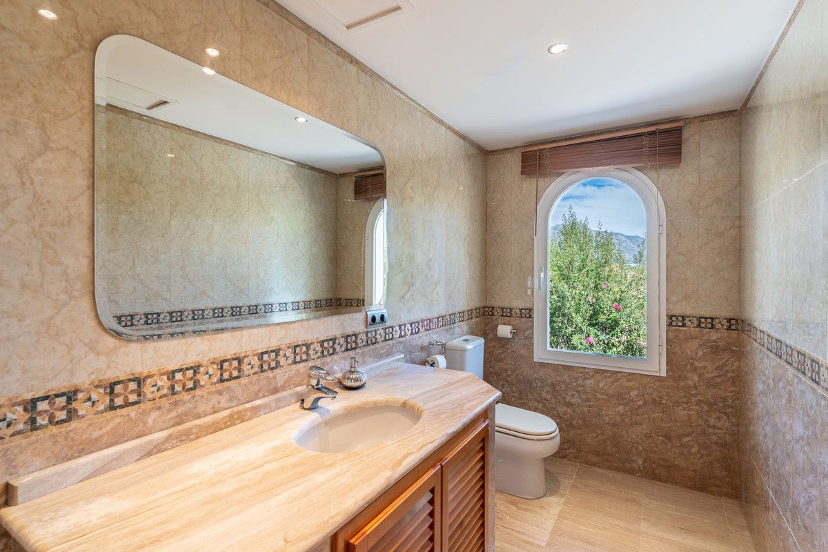 Detached Villa in Benahavís, Costa del Sol – 5 beds – 5250000 € - photo 30 of 56