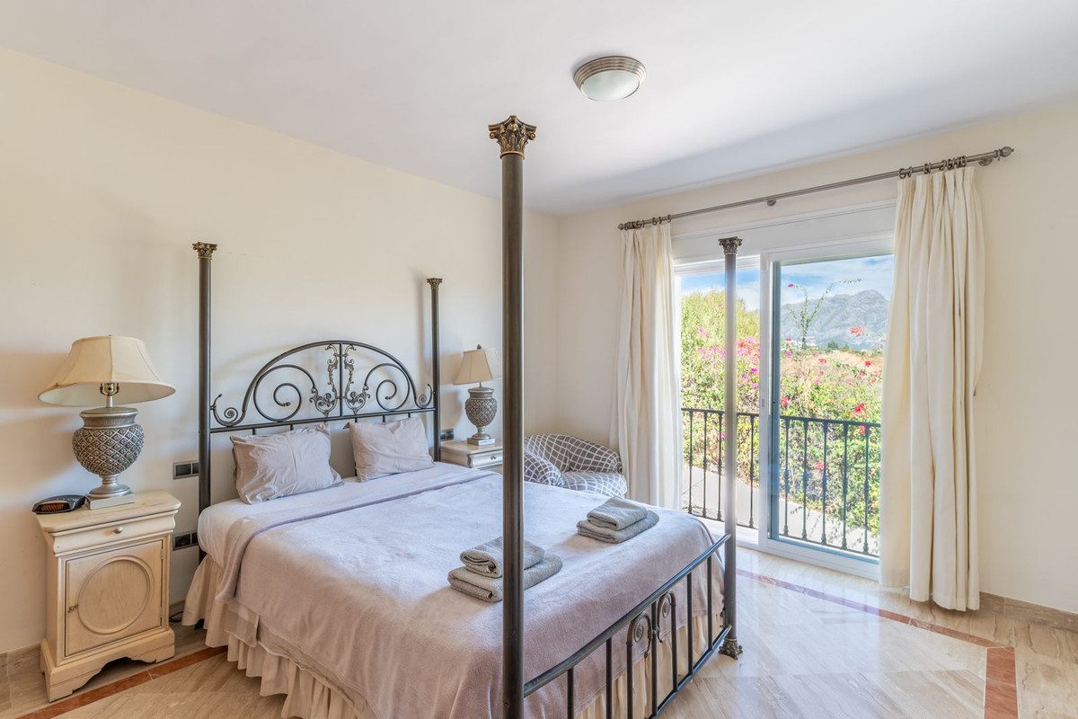 Detached Villa in Benahavís, Costa del Sol – 5 beds – 5250000 € - photo 31 of 56