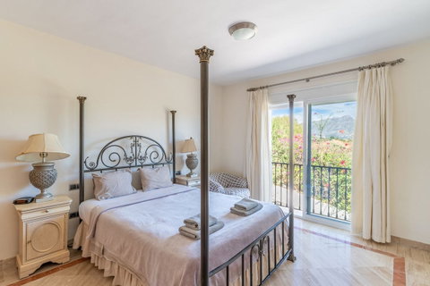 Detached Villa in Benahavís, Costa del Sol – 5 beds – 5250000 € - photo 31 of 56