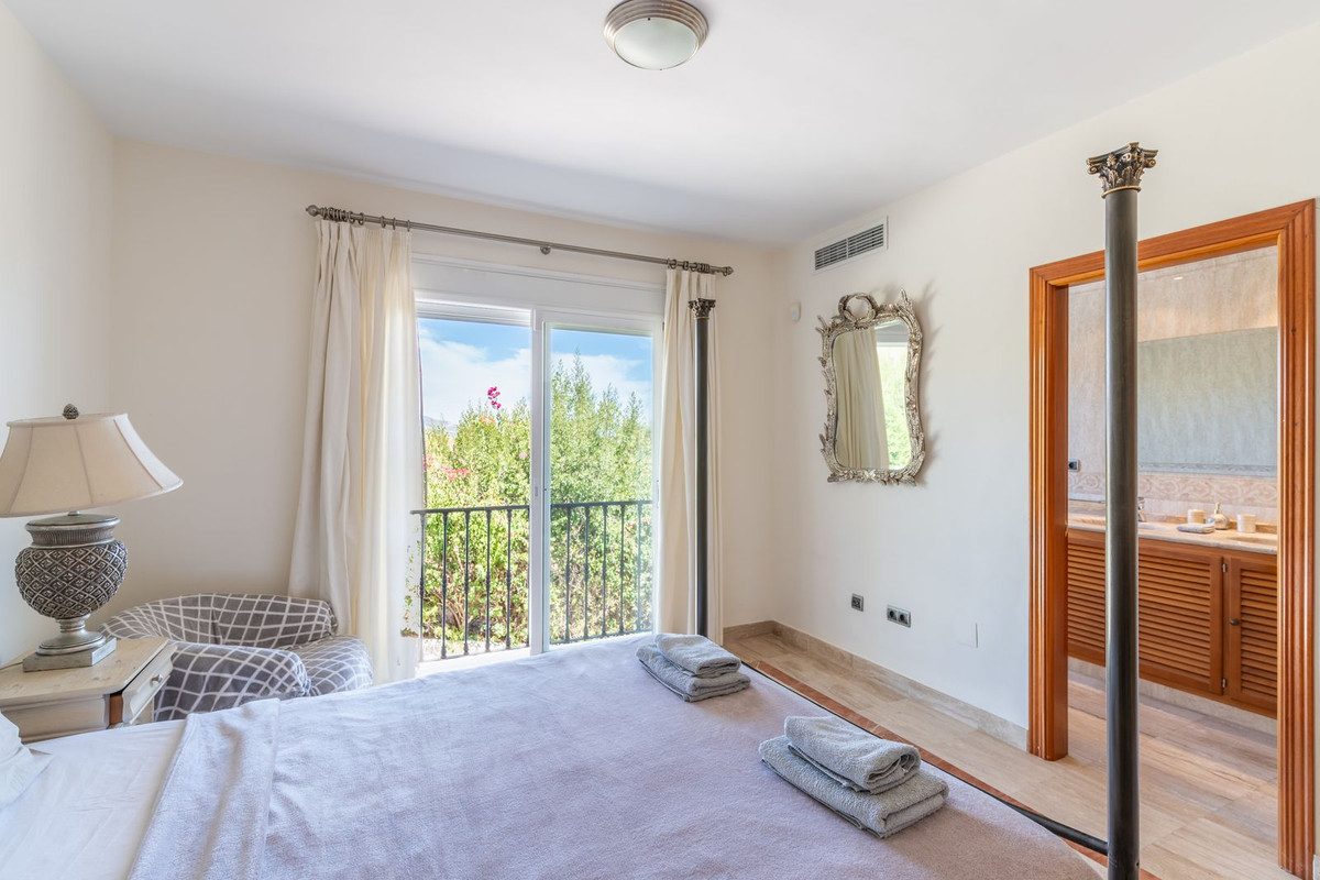 Detached Villa in Benahavís, Costa del Sol – 5 beds – 5250000 € - photo 32 of 56