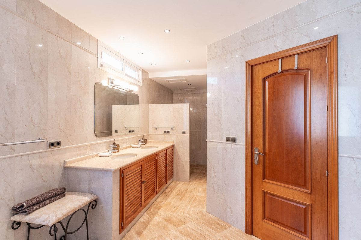 Detached Villa in Benahavís, Costa del Sol – 5 beds – 5250000 € - photo 44 of 56