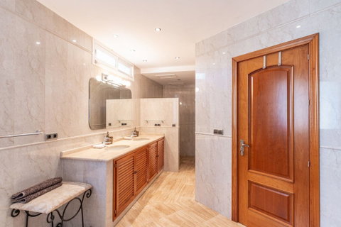 Detached Villa in Benahavís, Costa del Sol – 5 beds – 5250000 € - photo 44 of 56