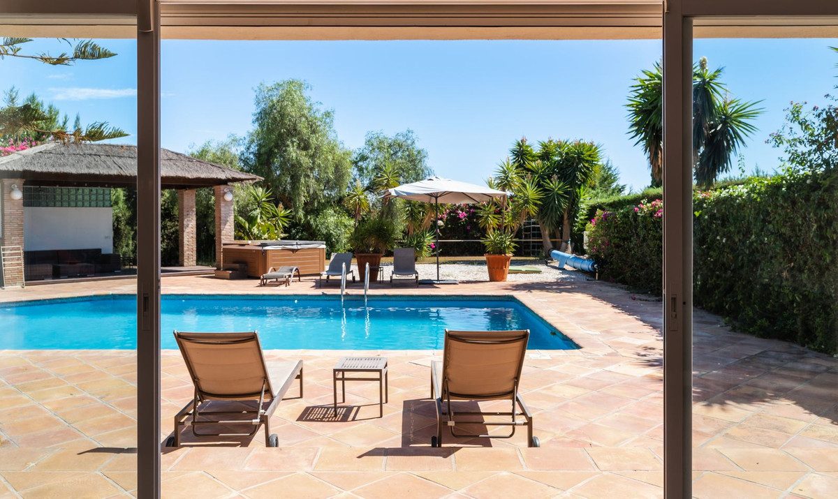 Detached Villa in Benahavís, Costa del Sol – 5 beds – 5250000 € - photo 45 of 56