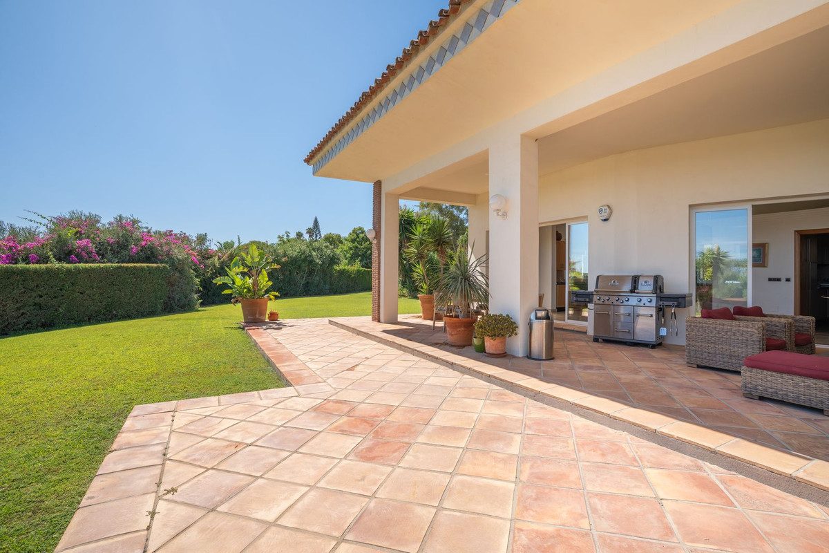 Detached Villa in Benahavís, Costa del Sol – 5 beds – 5250000 € - photo 51 of 56