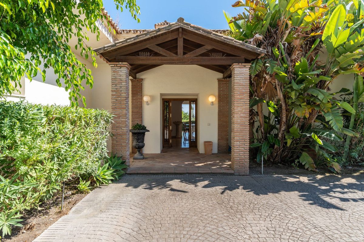 Detached Villa in Benahavís, Costa del Sol – 5 beds – 5250000 € - photo 55 of 56