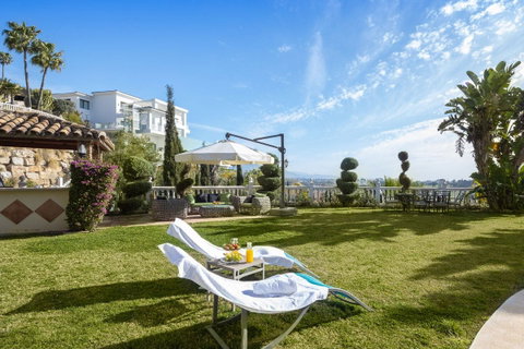 Detached Villa in El Paraiso, Costa del Sol – 6 beds – 1950000 € - photo 5 of 26