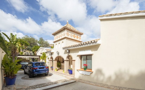 Detached Villa in El Paraiso, Costa del Sol – 6 beds – 1950000 € - photo 8 of 26