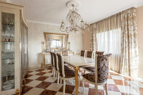 Detached Villa in El Paraiso, Costa del Sol – 6 beds – 1950000 € - photo 21 of 26