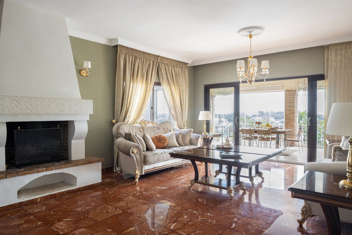 Detached Villa in El Paraiso, Costa del Sol – 6 beds – 1950000 € - photo 24 of 26