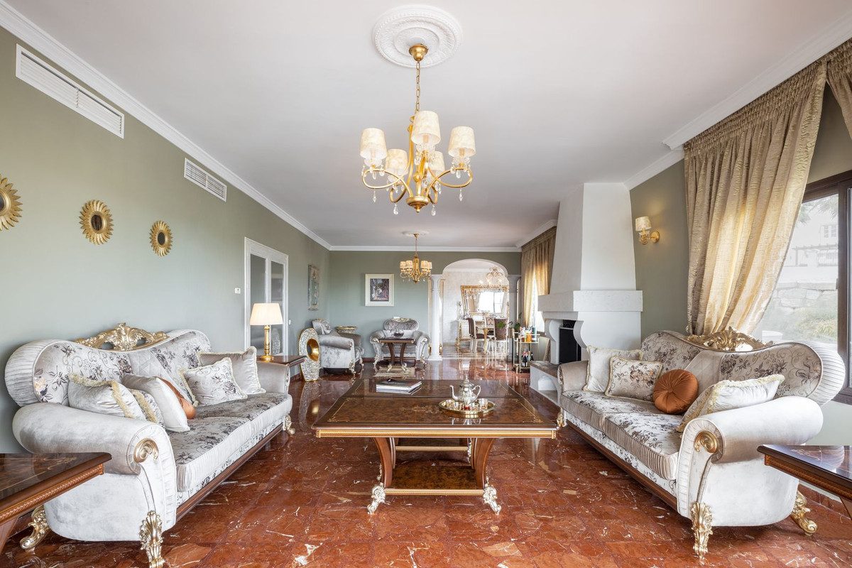 Detached Villa in El Paraiso, Costa del Sol – 6 beds – 1950000 € - photo 26 of 26