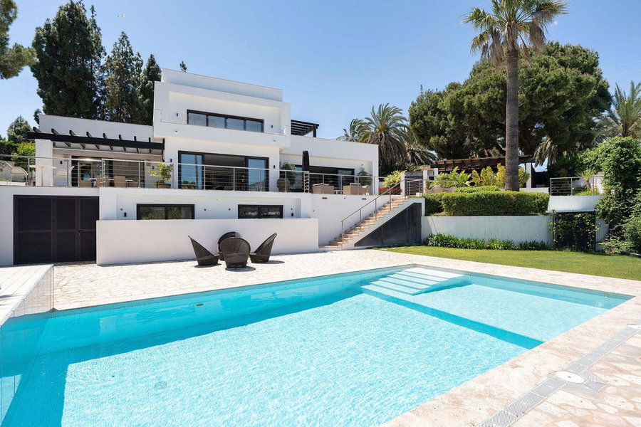 Detached Villa in Marbella, Costa del Sol – 4 beds – 2990000 € - photo 1 of 45