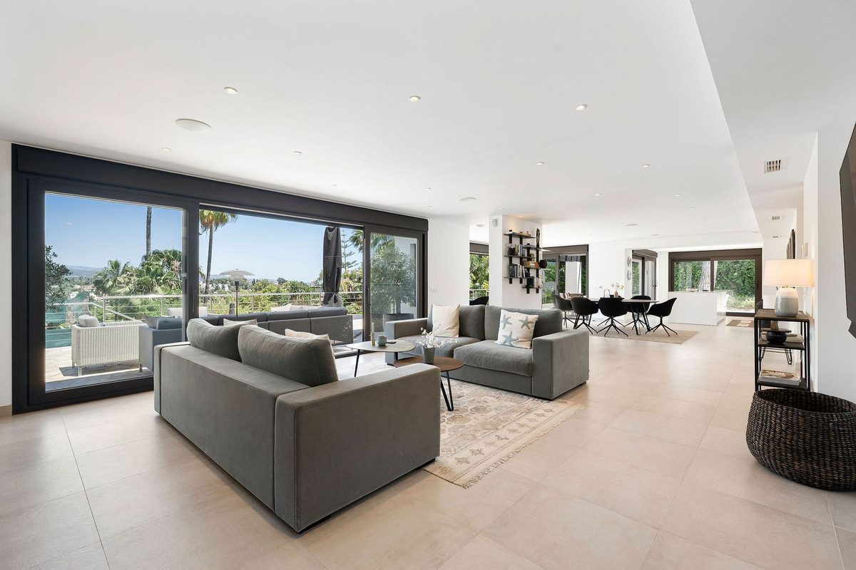 Detached Villa in Marbella, Costa del Sol – 4 beds – 2990000 € - photo 3 of 45