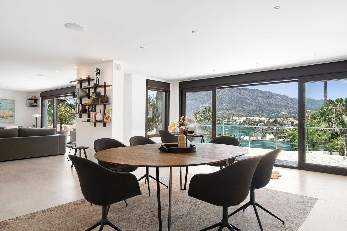 Detached Villa in Marbella, Costa del Sol – 4 beds – 2990000 € - photo 4 of 45